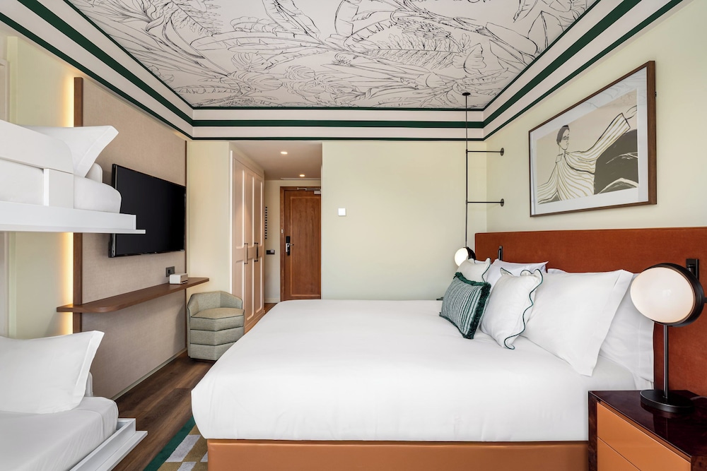 Essential, Family, King Bed