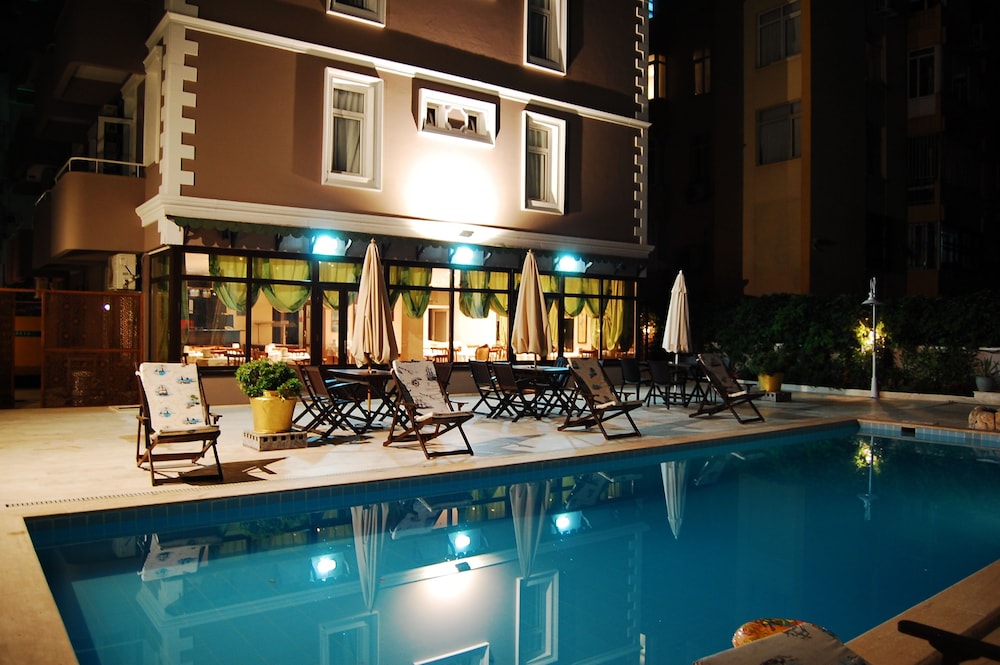 Triana Hotel 7/65