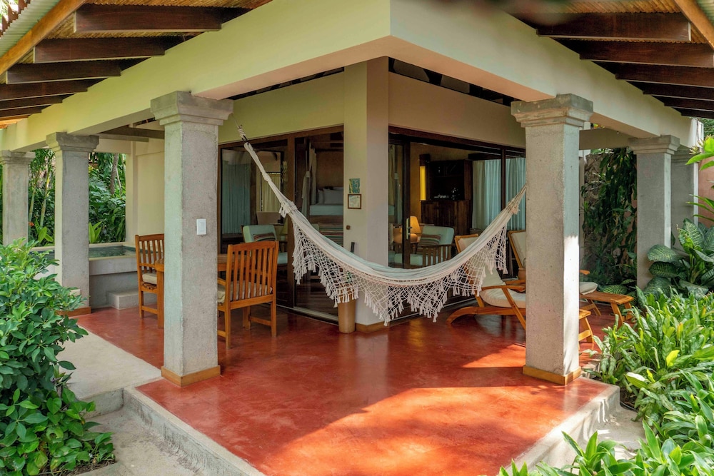 Hotel Capitan Suizo 9/75