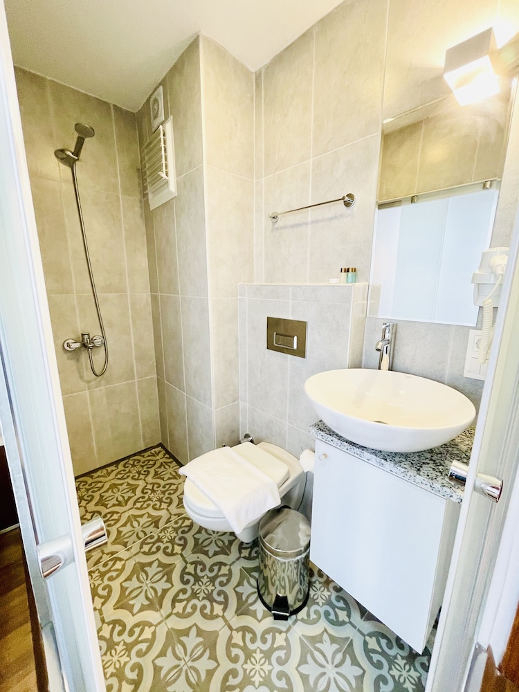 Qonaq Hotel 39/40