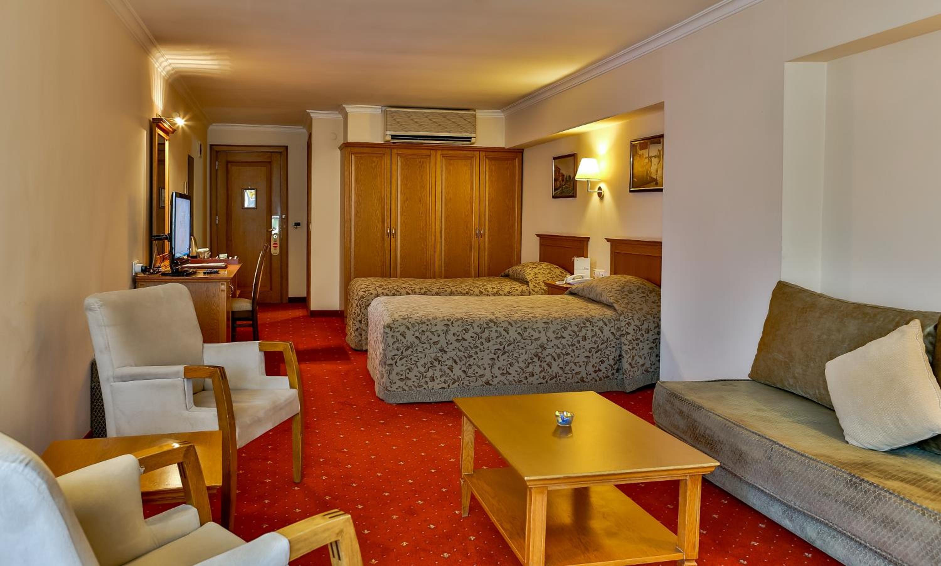 CENTRAL HOTEL 35/50