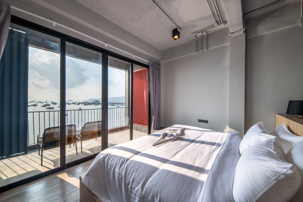 Arch39 Phuket Beach Front 9/36