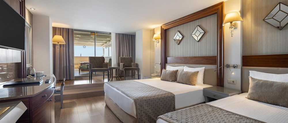 1 Bedroom, Family, Double and Twin Beds, Jetted Tub