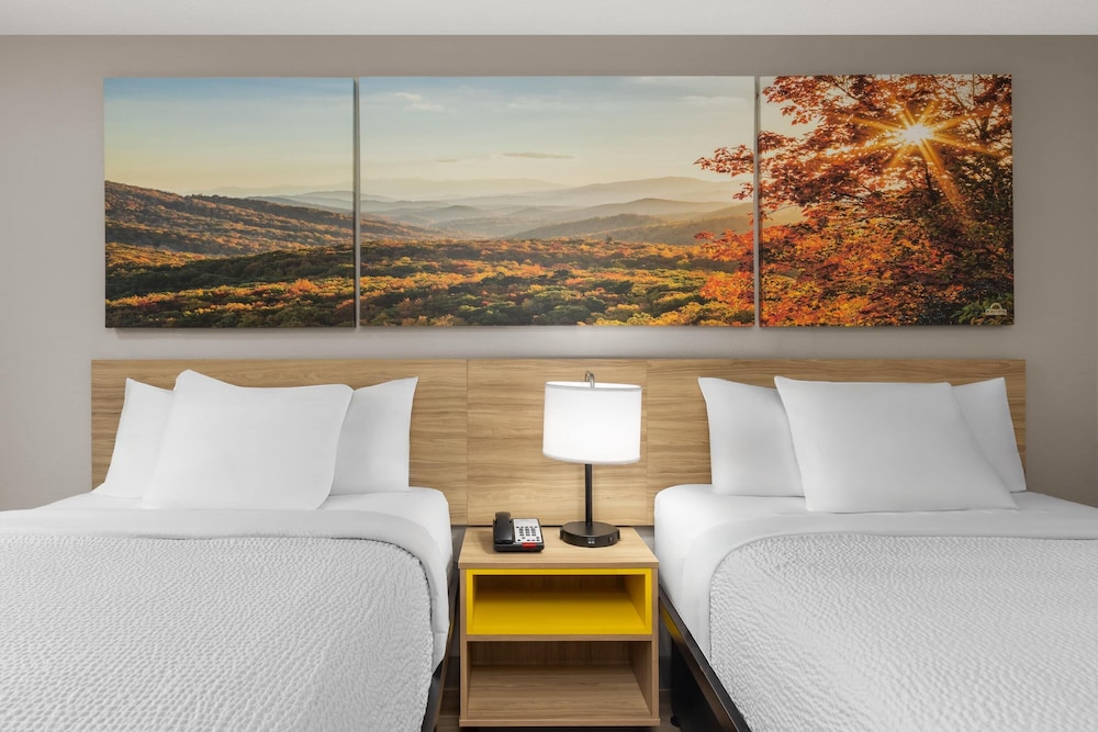 Days Inn by Wyndham Charleston WV 20/33