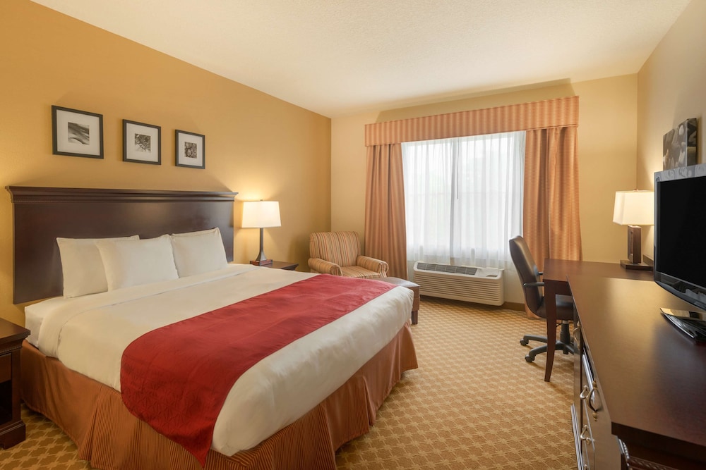 Country Inn & Suites by Radisson, Port Orange-Daytona, FL 6/40