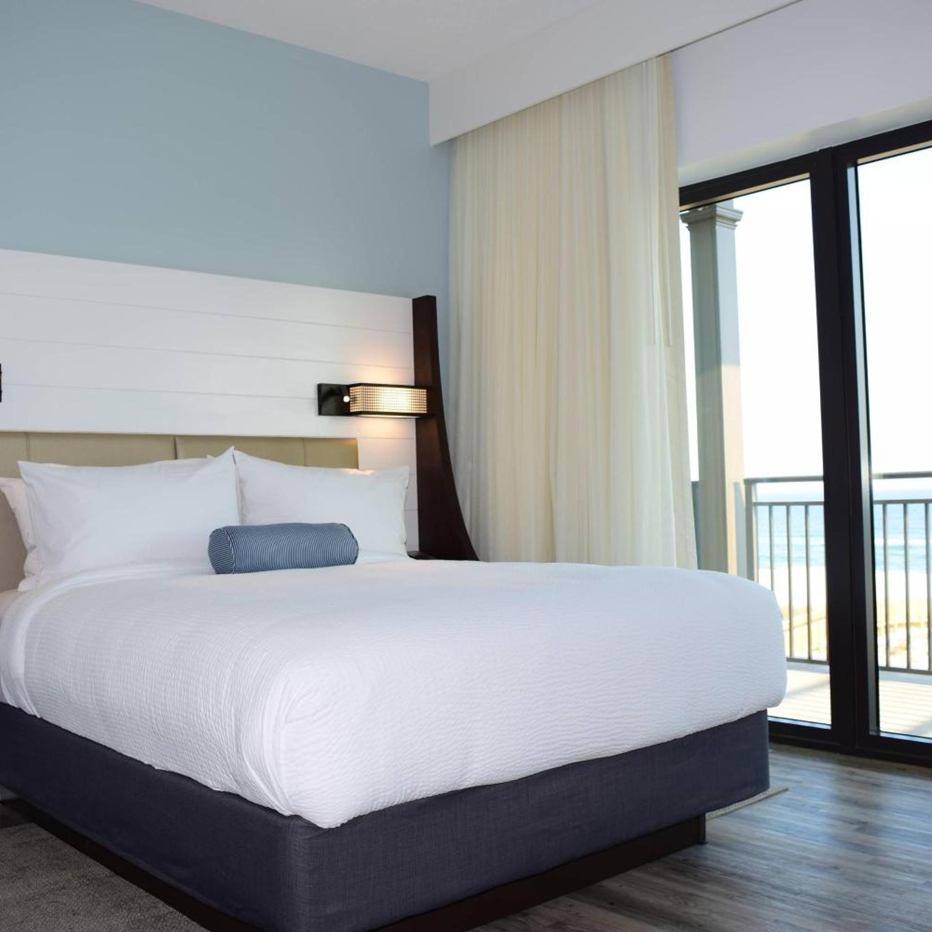 Deluxe, Suite, King Bed, Gulf Front, Sofa, Balcony