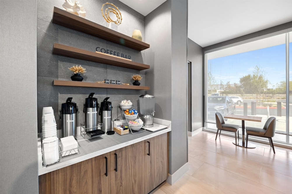 La Quinta Inn and Suites by Wyndham La Habra 33/60
