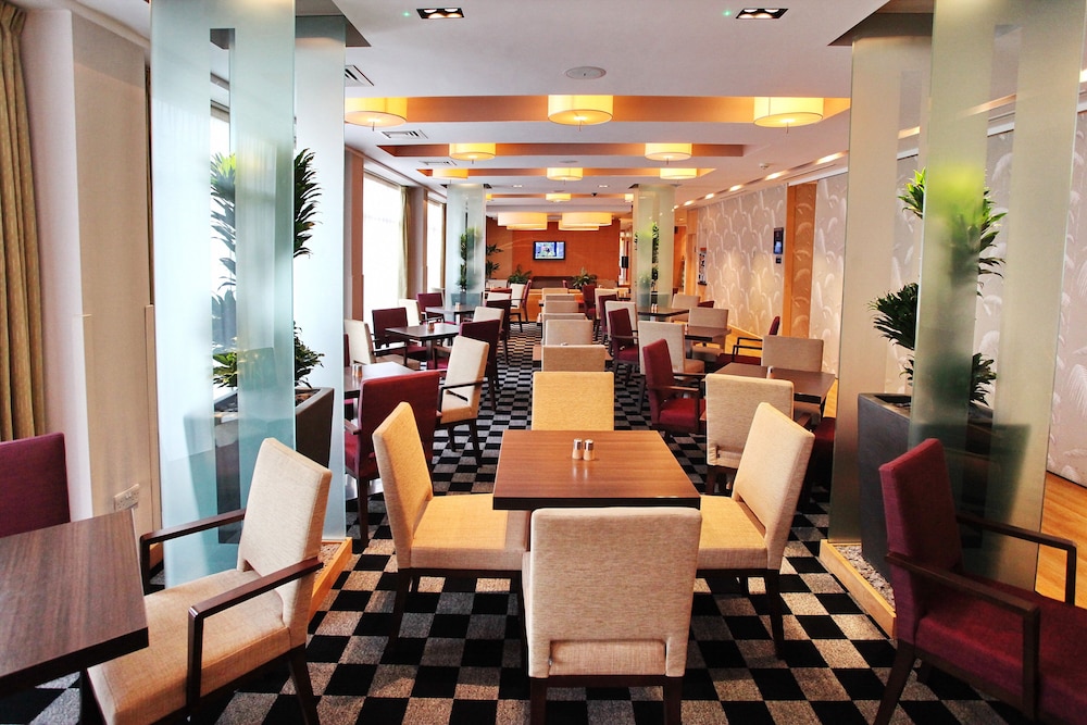 Holiday Inn Express Birmingham Redditch 41/50