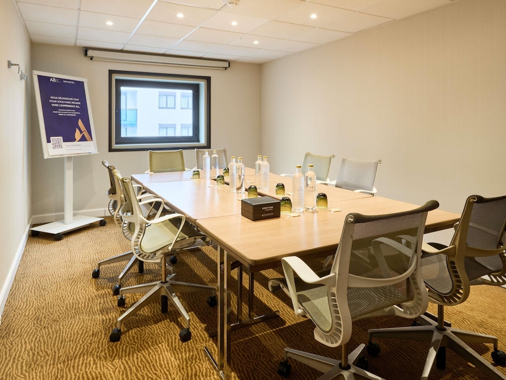 Novotel Paris La Defense Esplanade 64/72