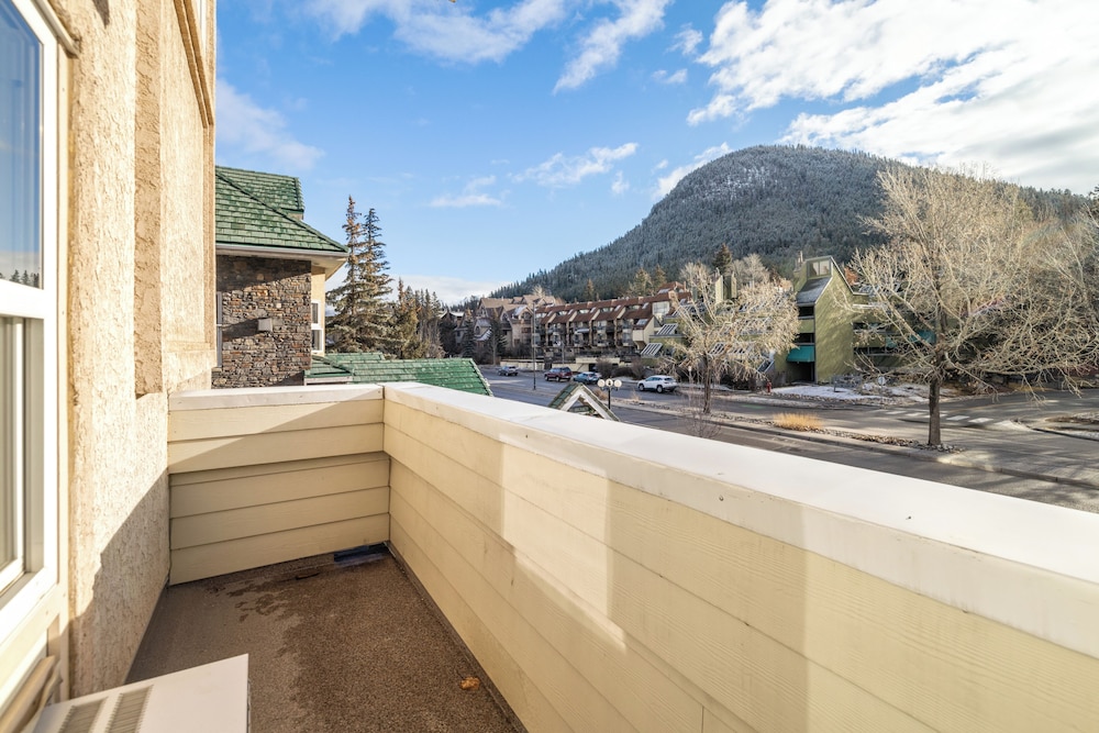 Irwins Mountain Inn Hotel 78/98