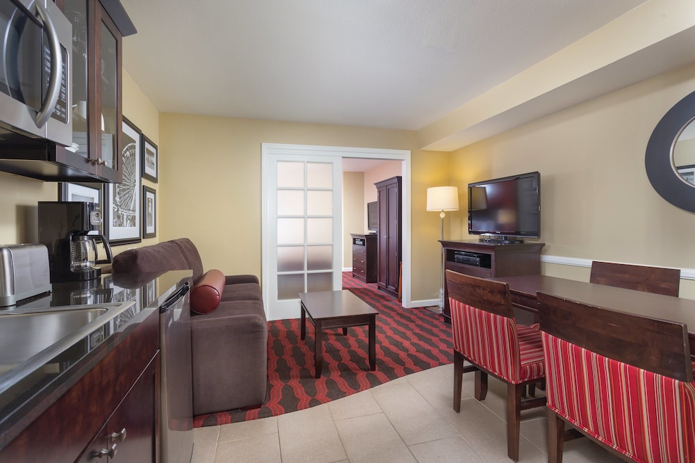 Peacock Suites 30/47