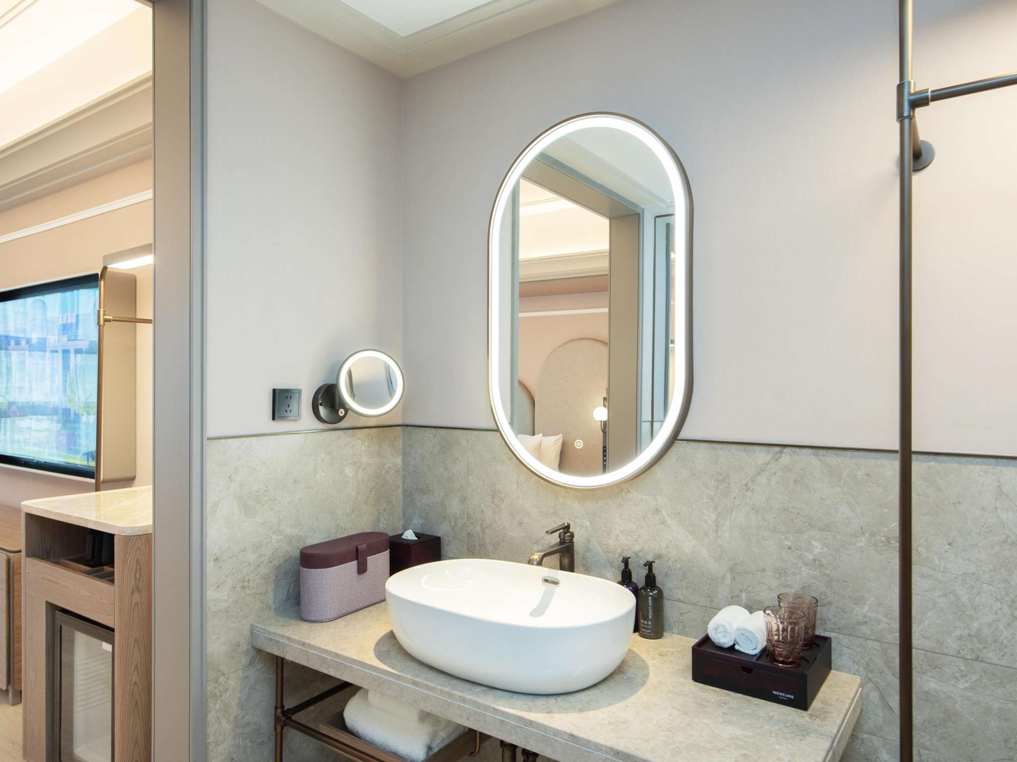 غرفة ديلوكس بسرير كينج، Mercure Haikou City Center 3/3