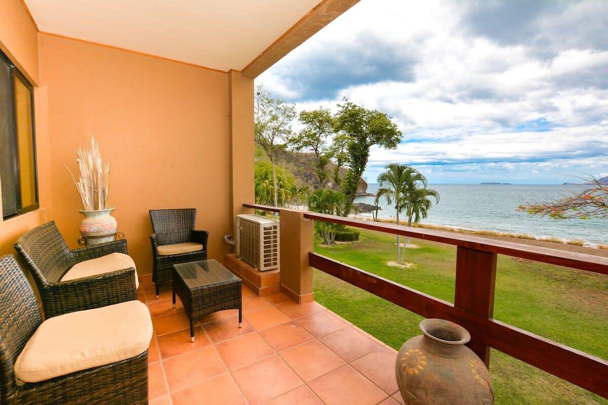 Spectacular - Spacious unit in Flamingo in front of the beach 12/34