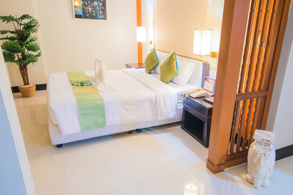 Asawann Hotel 18/68