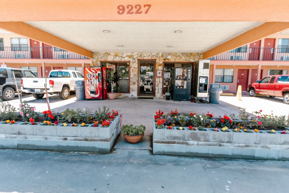 Summer Breeze Motel 41/52