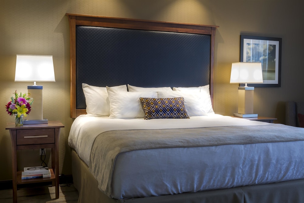 Best Western Premier Boulder Falls Inn 14/66