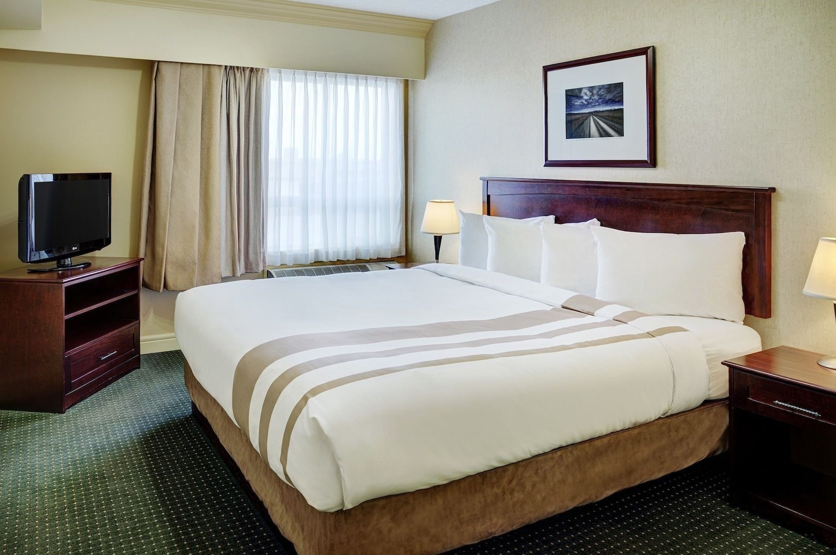 EXECUTIVE, SUITE, KING BED