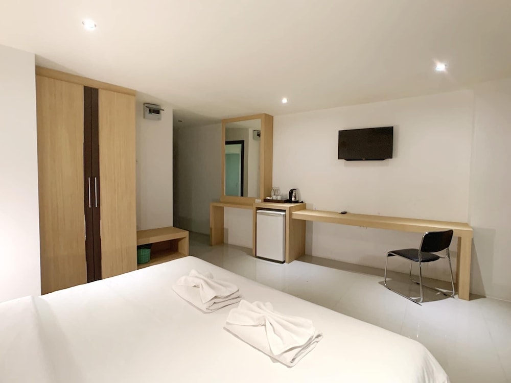 Sunset, Basic, King Bed، Oceanview Treasure Hotel & Residence 3/8