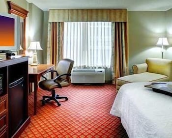 Hampton Inn Suites Greenville 38/44