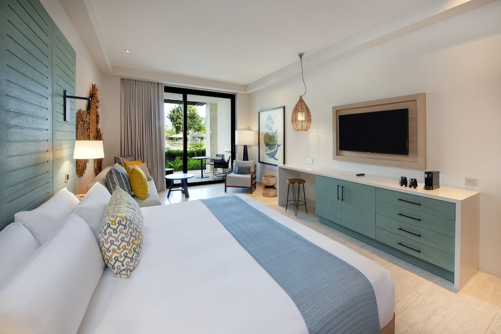 RESORT KING - POOL VIEW JUNIOR SUITE