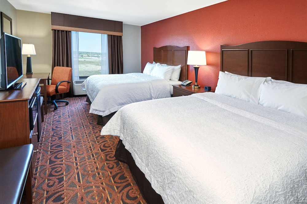 Hampton Inn and Suites Milwaukee Franklin 12/44
