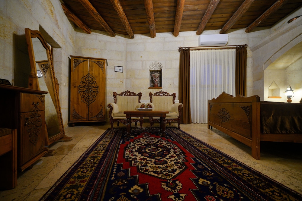 Harman Cave Hotel 11/78