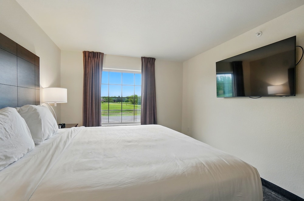 Cobblestone Hotel & Suites - Russells Point at Indian Lake 11/50