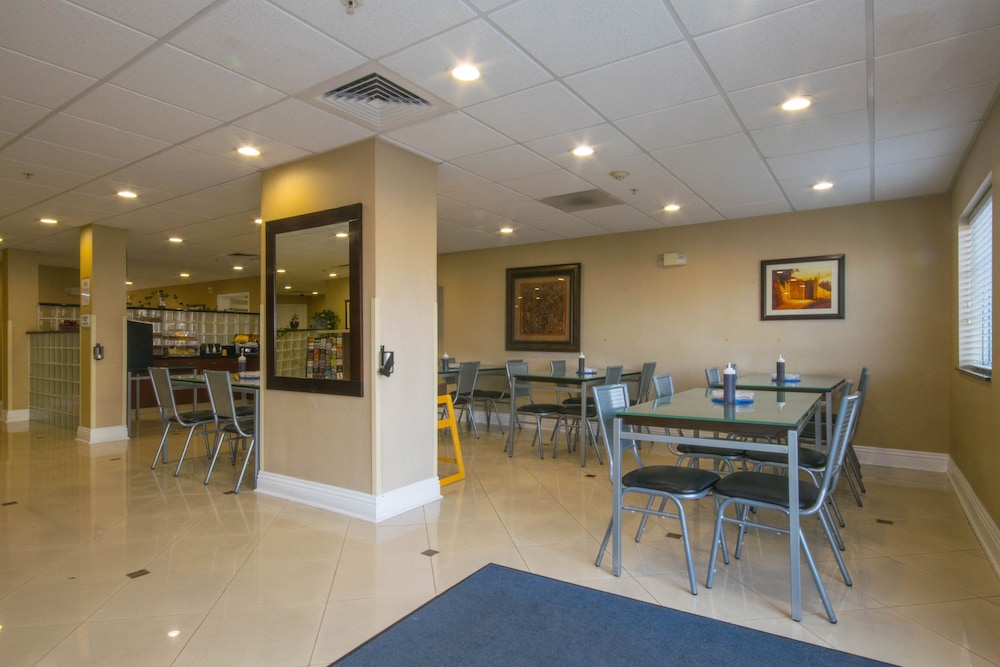 Executive Residency by Best Western Victorville 21/24