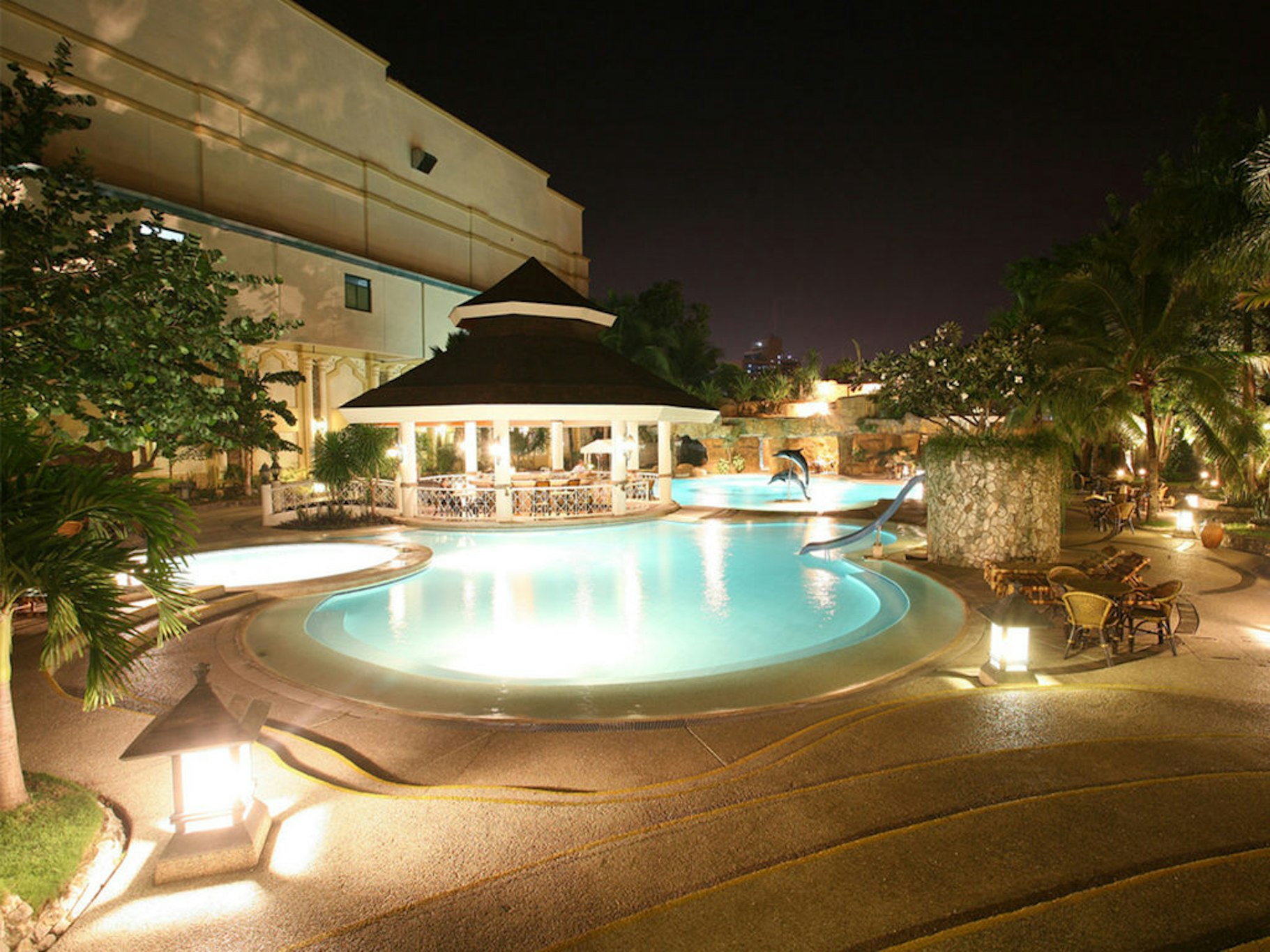 Waterfront Cebu City Hotel and Casino 37/38