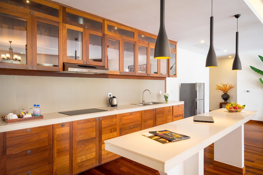 The Koulen Summit Condo 8/66