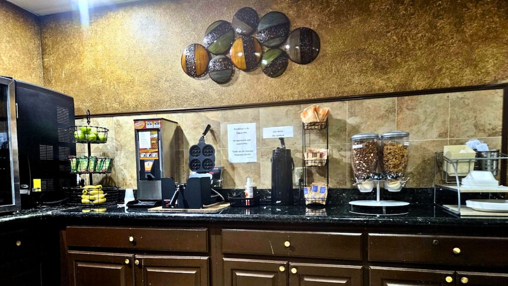 Magnuson Hotel Sand Springs 10/39