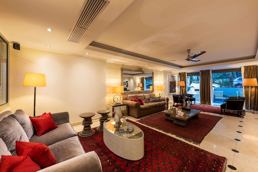 Best Western Plus Embassy Hotel 41/48
