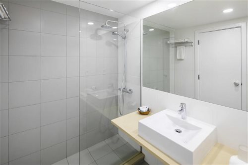 Room, Double or Twin Bed, Pool View