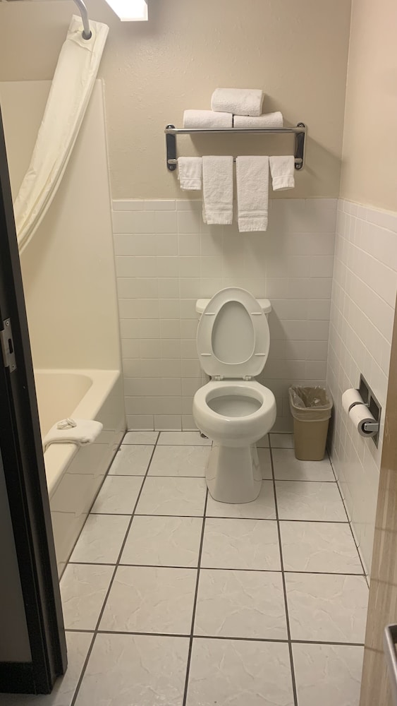 Regency Inn And Suites 49/51