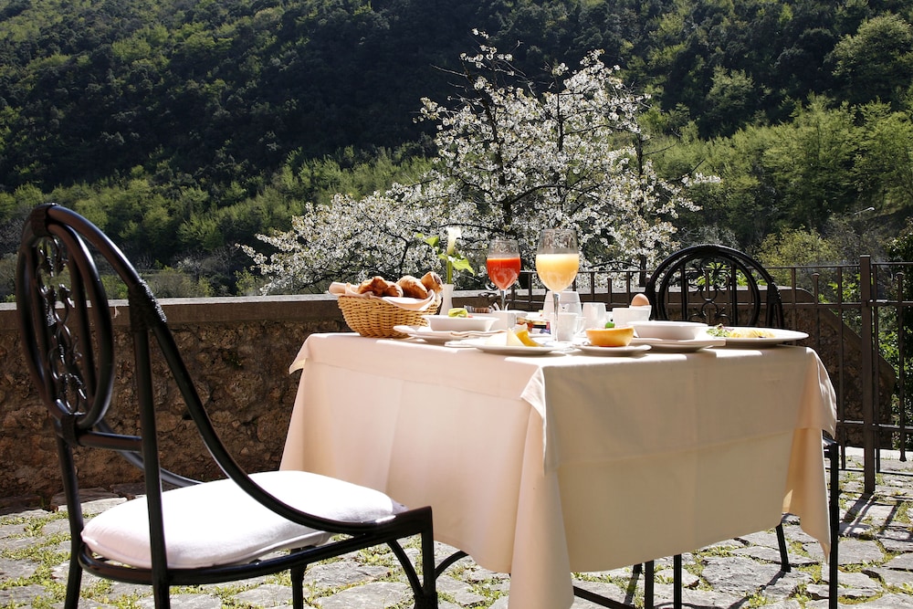 LA LOCANDA DELLE DONNE MONACHE 29/59