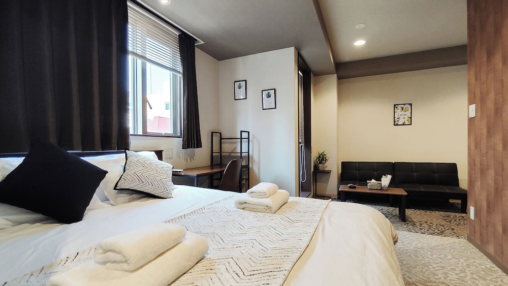 ROOM, DOUBLE BED