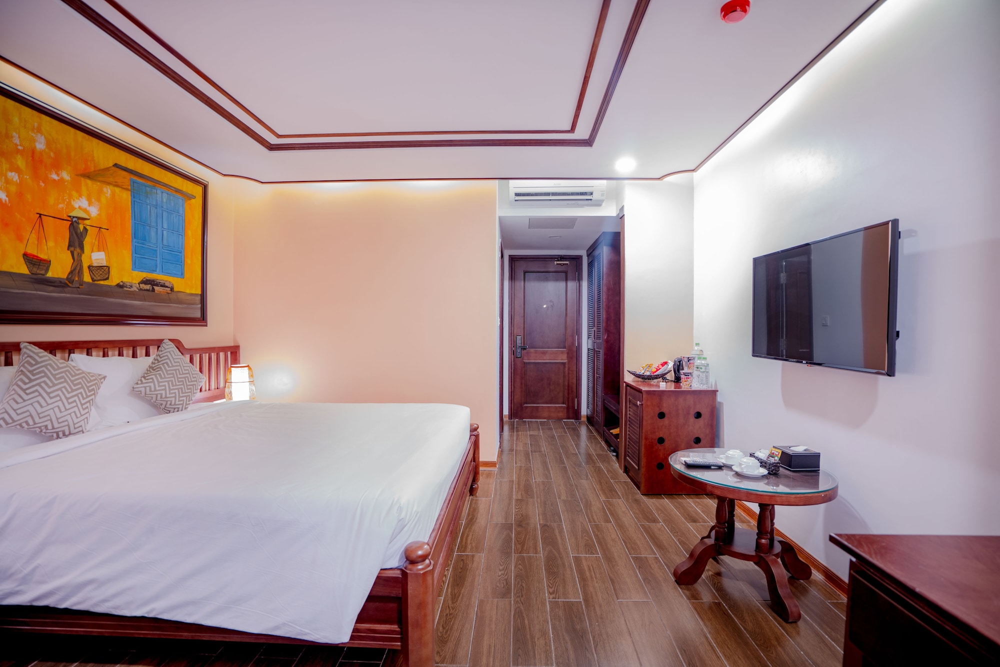 SUPERIOR, TWIN BEDS, BALCONY