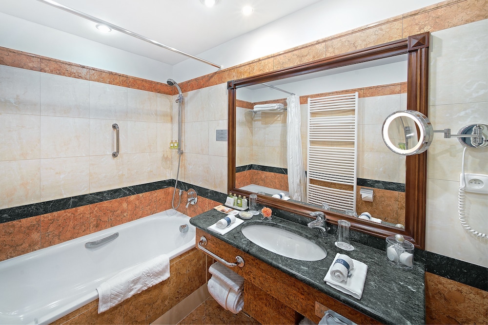 CARLSBAD PLAZA Medical Spa and Wellness hotel 51/55