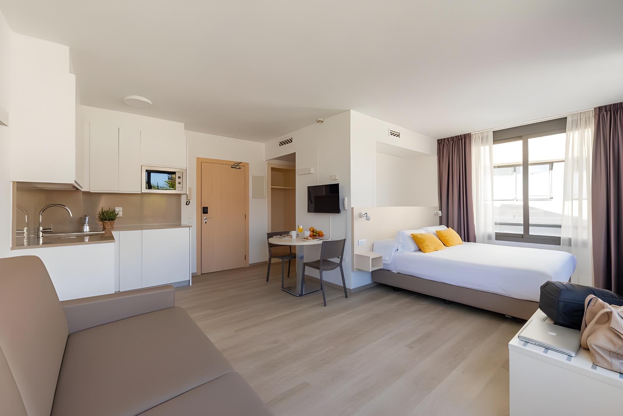 Superior, Studio, Twin Beds