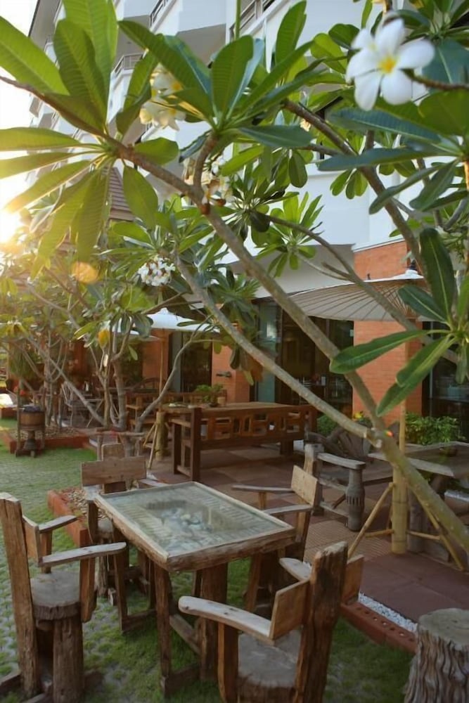 Asia Hotels Group (Poonpetch Hotel) 55/63