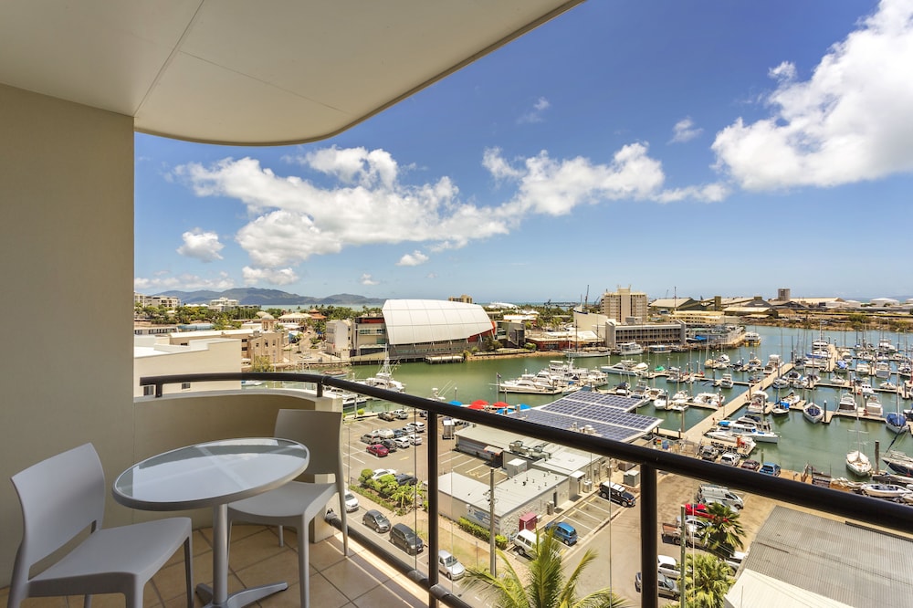MainStay Suites Townsville 37/47
