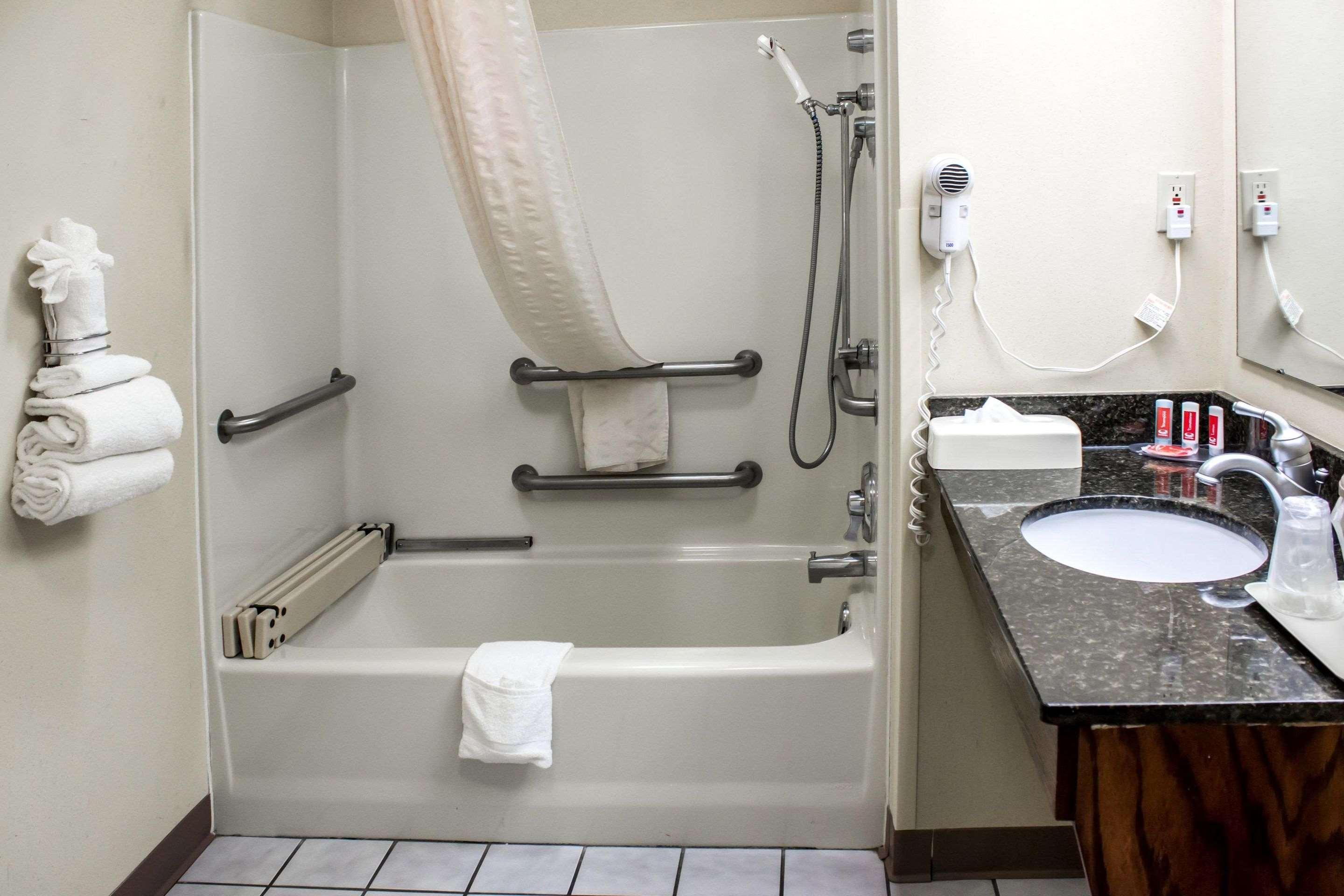 Econo Lodge Greenville near University 61/64