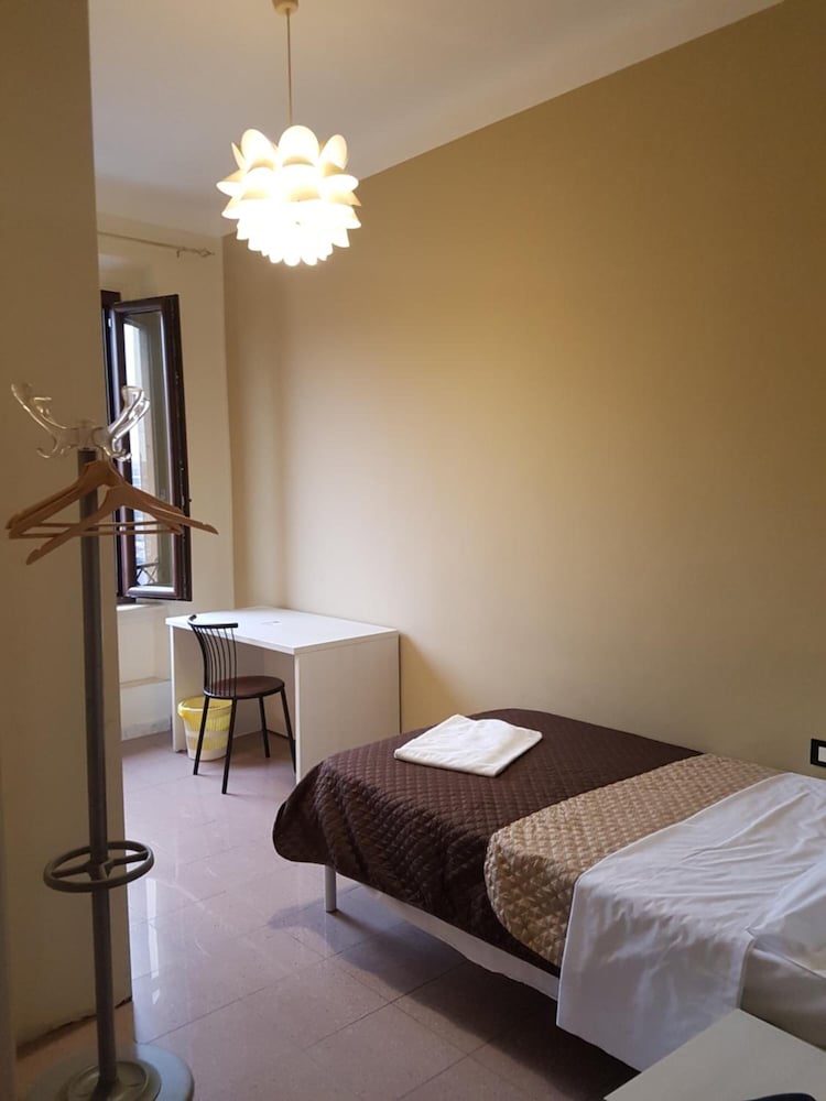 Emmy Hotel 15/32