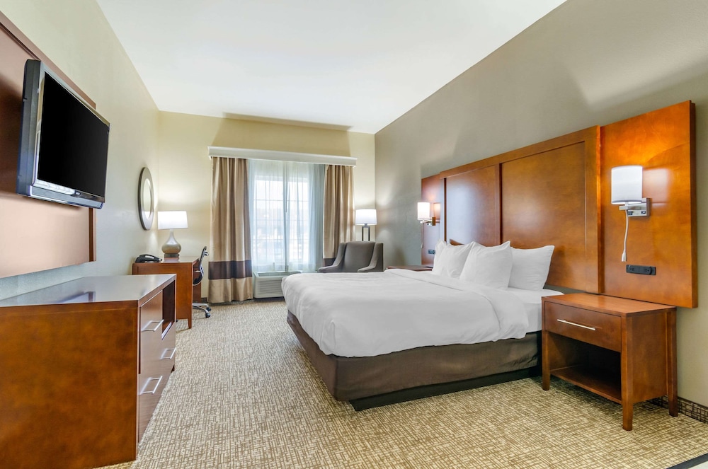 Comfort Inn And Suites 6/32