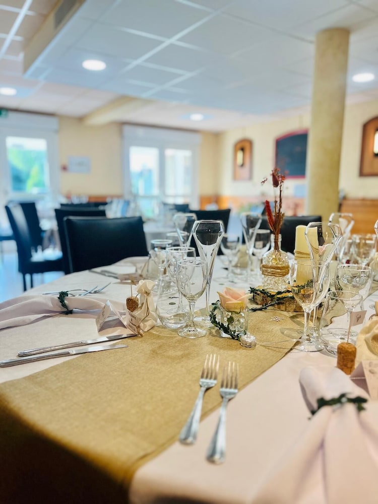 Logis Hotel Sully Le Château 33/49