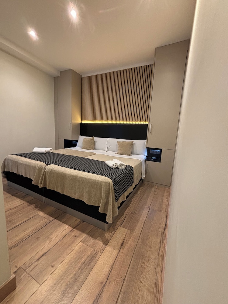 Hotel DAOS 11/50
