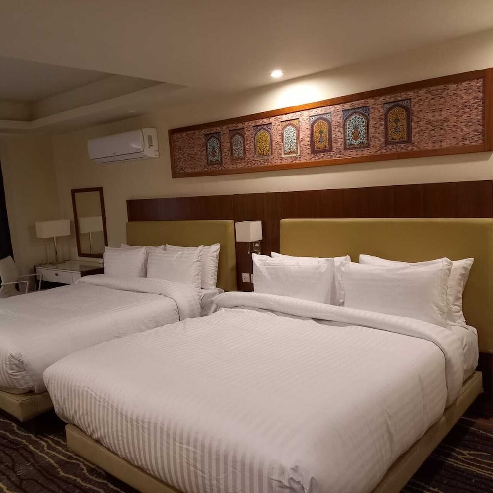Avari Xpress Gilgit 19/37
