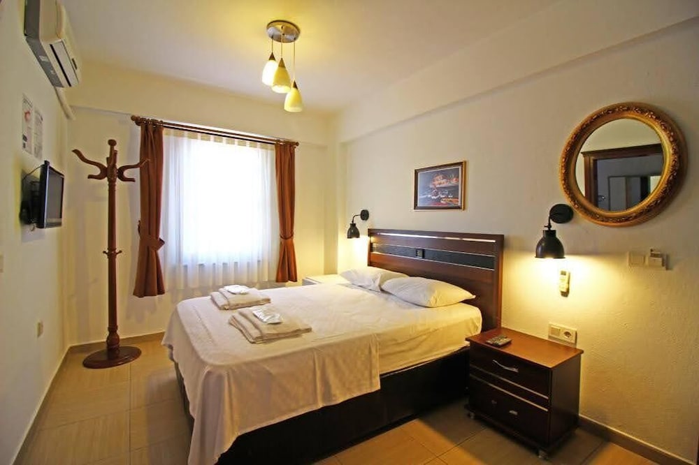Albatros Hotel 20/33