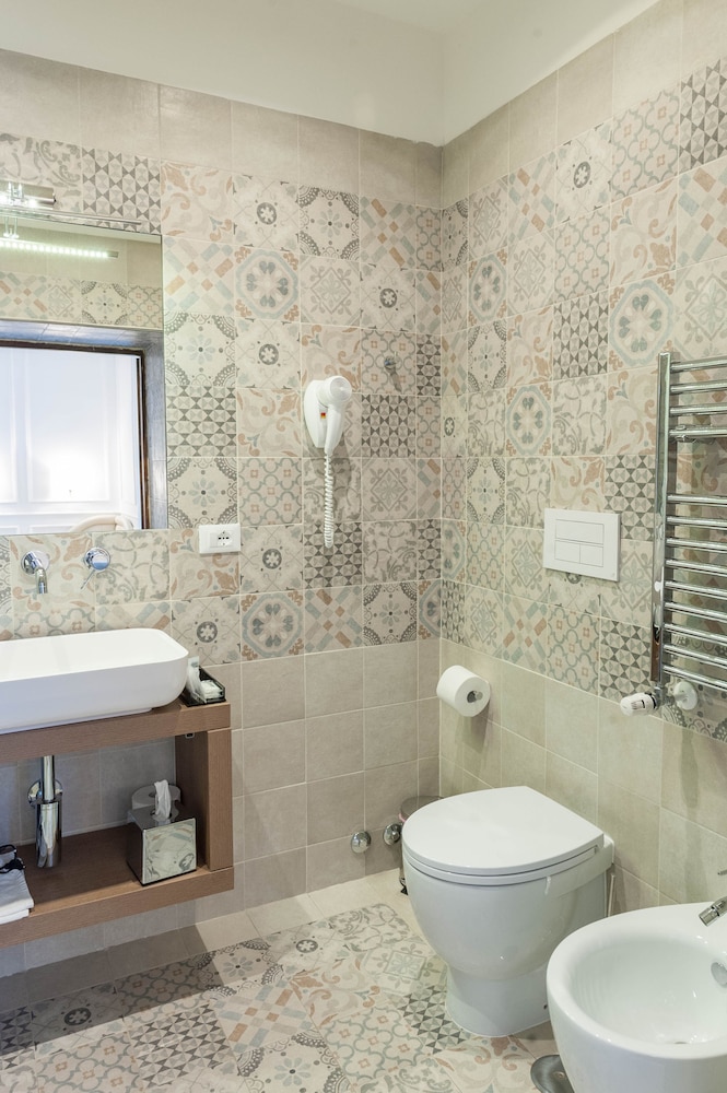 Navona Central Suites 44/50