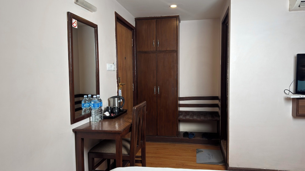 Hotel Everest Nepal 60/64